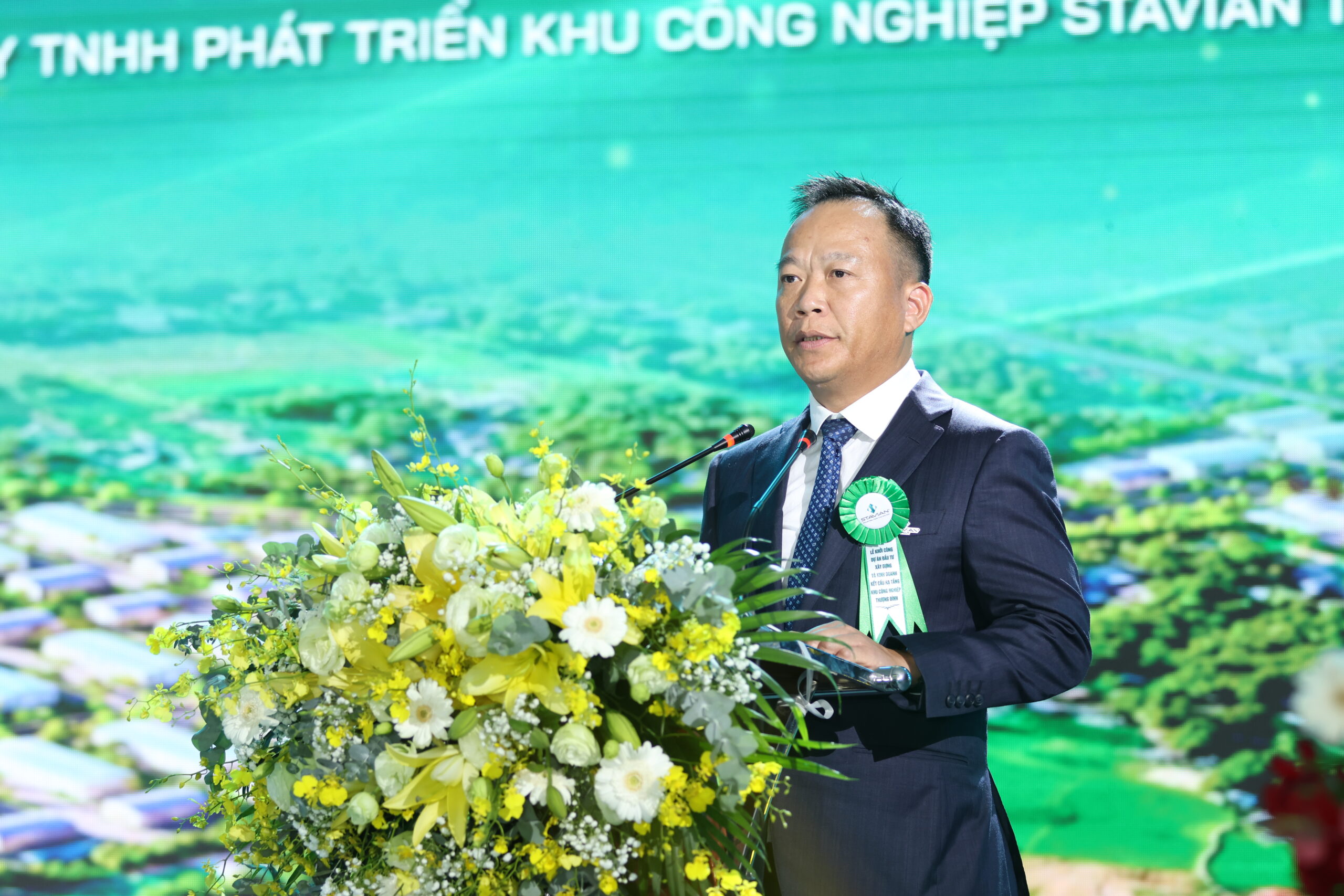 STAVIAN INDUSTRIAL PARK KHỞI CÔNG DỰ ÁN ĐẦU TƯ XÂY DỰNG VÀ KINH DOANH KẾT CẤU HẠ TẦNG KHU CÔNG NGHIỆP THƯỢNG ĐÌNH, TỈNH THÁI NGUYÊN 8 Mr. Dinh Duc Thang Chairman of Stavian Group delivers remarks at the event scaled STAVIAN INDUSTRIAL PARK KHỞI CÔNG DỰ ÁN ĐẦU TƯ XÂY DỰNG VÀ KINH DOANH KẾT CẤU HẠ TẦNG KHU CÔNG NGHIỆP THƯỢNG ĐÌNH, TỈNH THÁI NGUYÊN