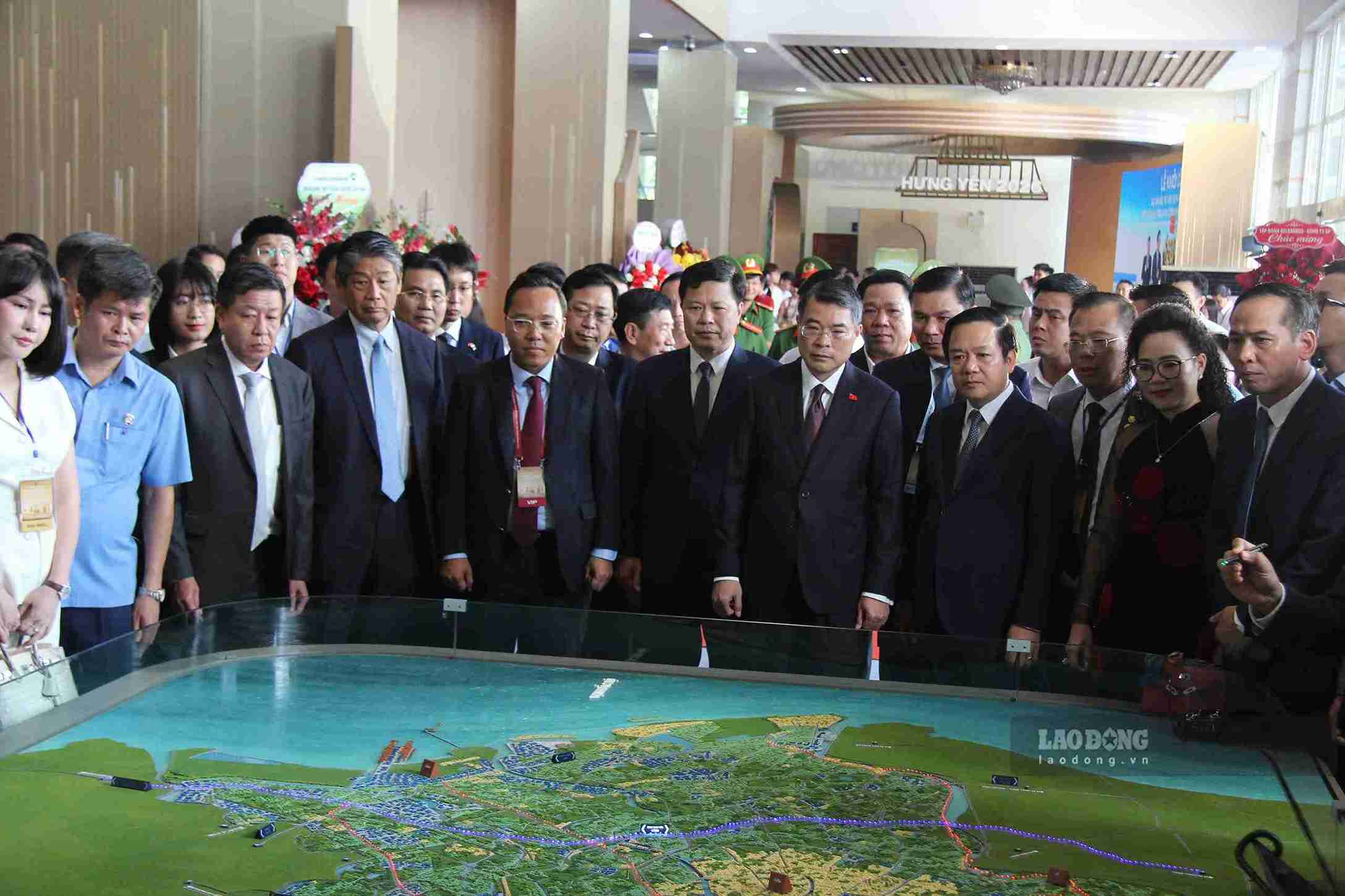 Tỉnh Hưng Yên công bố Quy hoạch tỉnh thời kỳ 2021 – 2030, tầm nhìn đến năm 2050: mở ra không gian phát triển mới cho công nghiệp, logistics và công nghệ cao 4 Snapedit Watermark 1 Tỉnh Hưng Yên công bố Quy hoạch tỉnh thời kỳ 2021 – 2030, tầm nhìn đến năm 2050: mở ra không gian phát triển mới cho công nghiệp, logistics và công nghệ cao